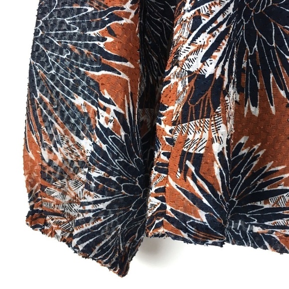 H&M Blouse Top Floral Sheer Flowy Long Sleeve Textured Lightweight Size 8 NWT - Picture 3 of 11